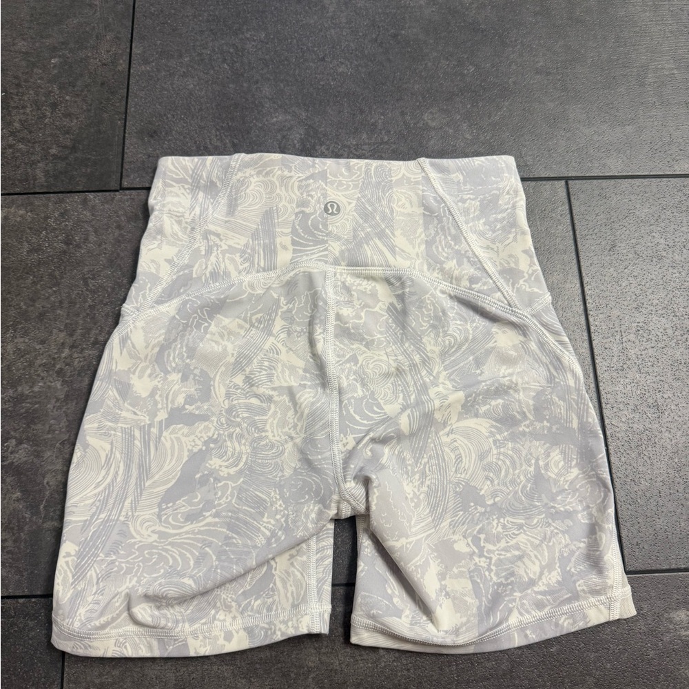 Lululemon Women's Align High-Rise Shorts 6’